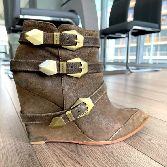 VINCE CAMUTO Kannon Wedge Boots - Picture 1 of 6
